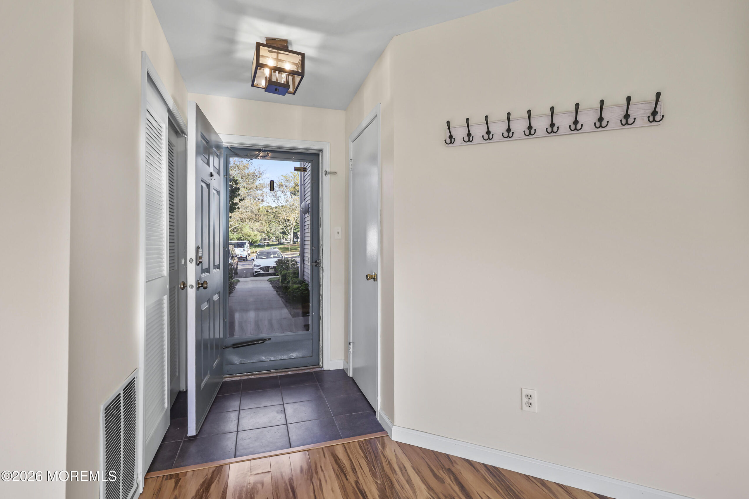 355 Sequoia Court Image 5