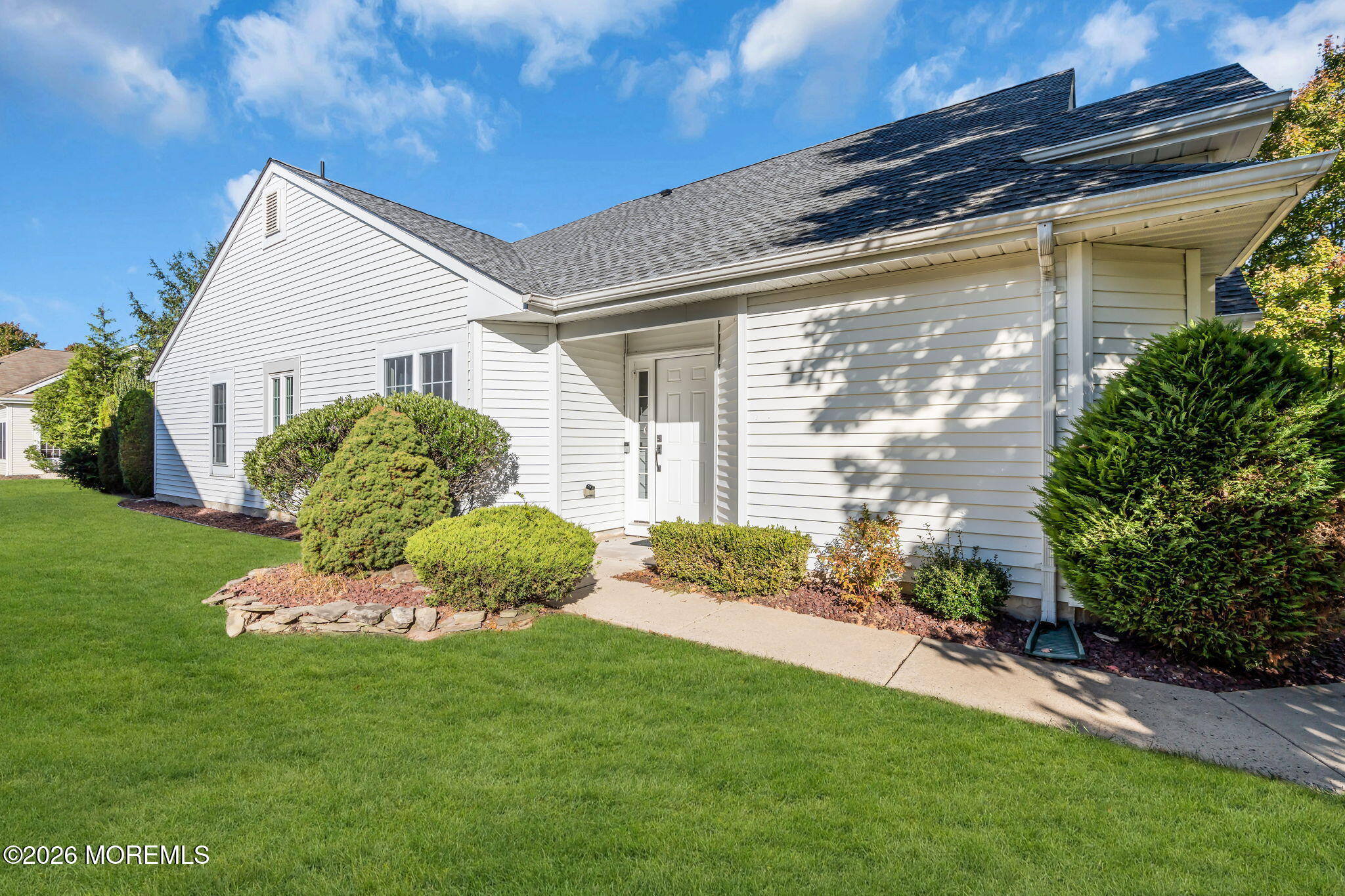 23 Turnberry Place Image 5