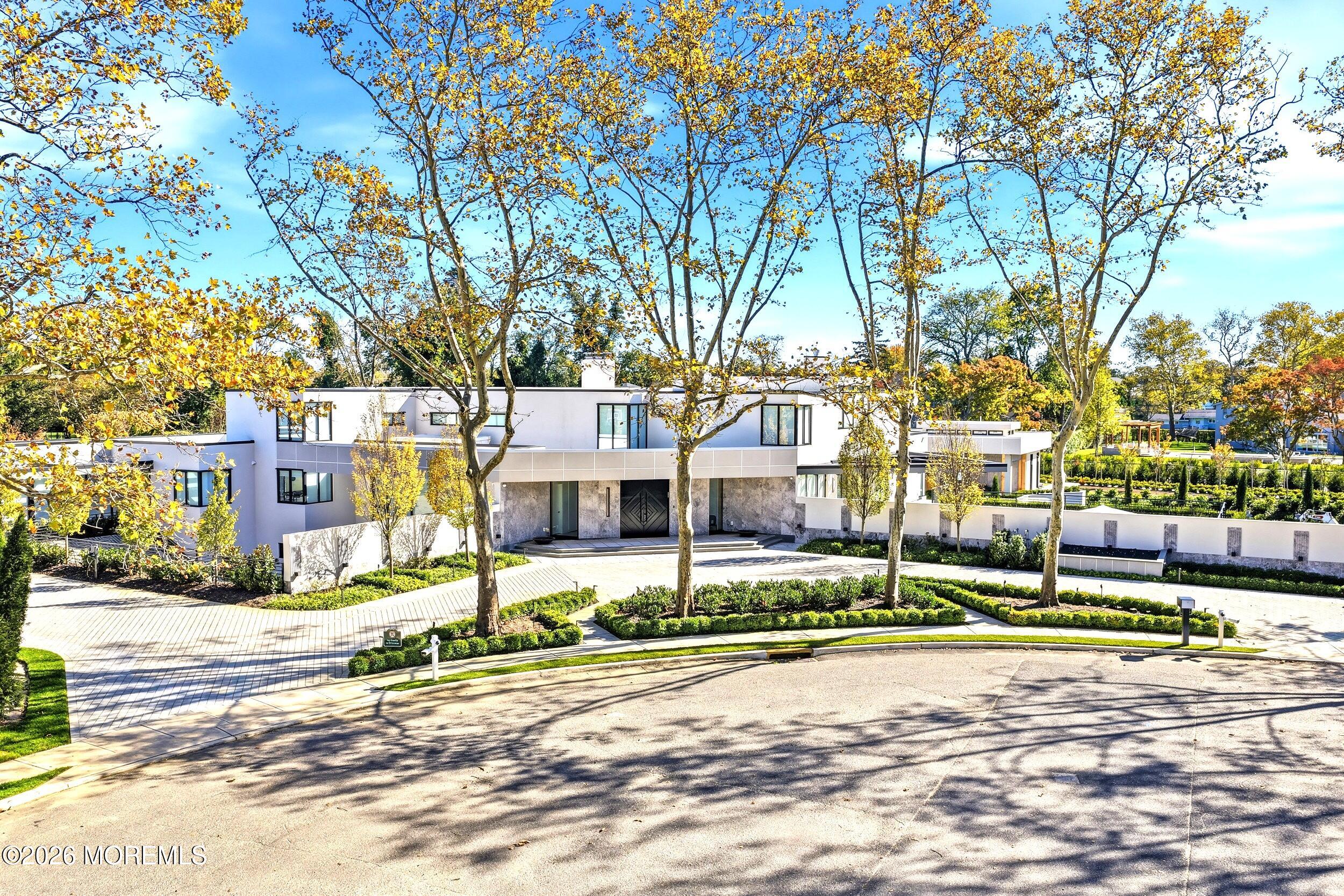 14 Saxony Drive, Oakhurst, NJ, 07755