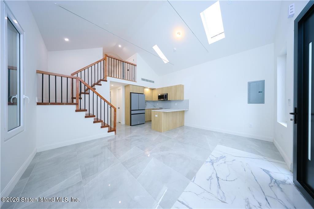 32 Lincoln Terrace Image 3