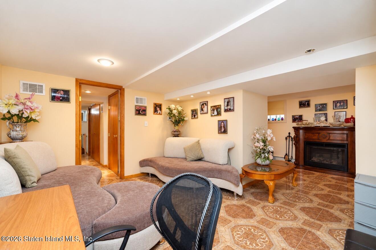 407 Harold Avenue, Staten Island, NY, 10312 image 23