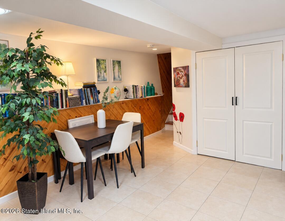 235 Carlyle Green Image 3