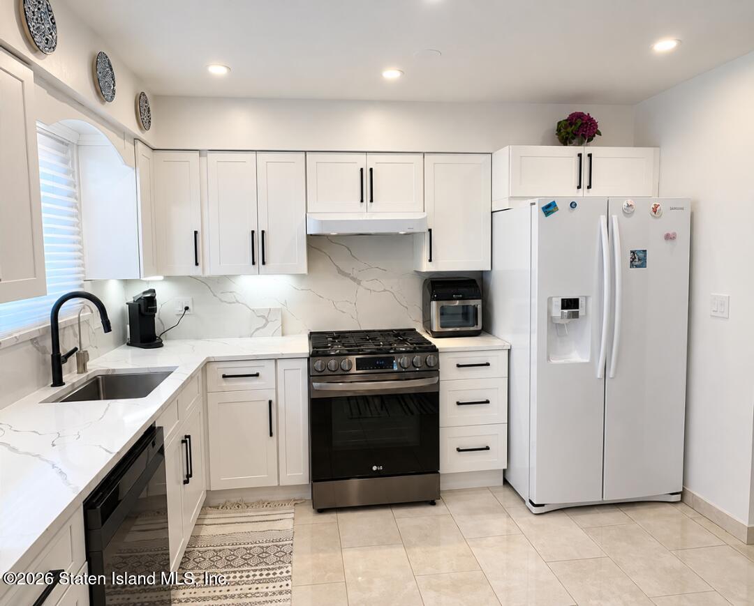 235 Carlyle Green Image 4