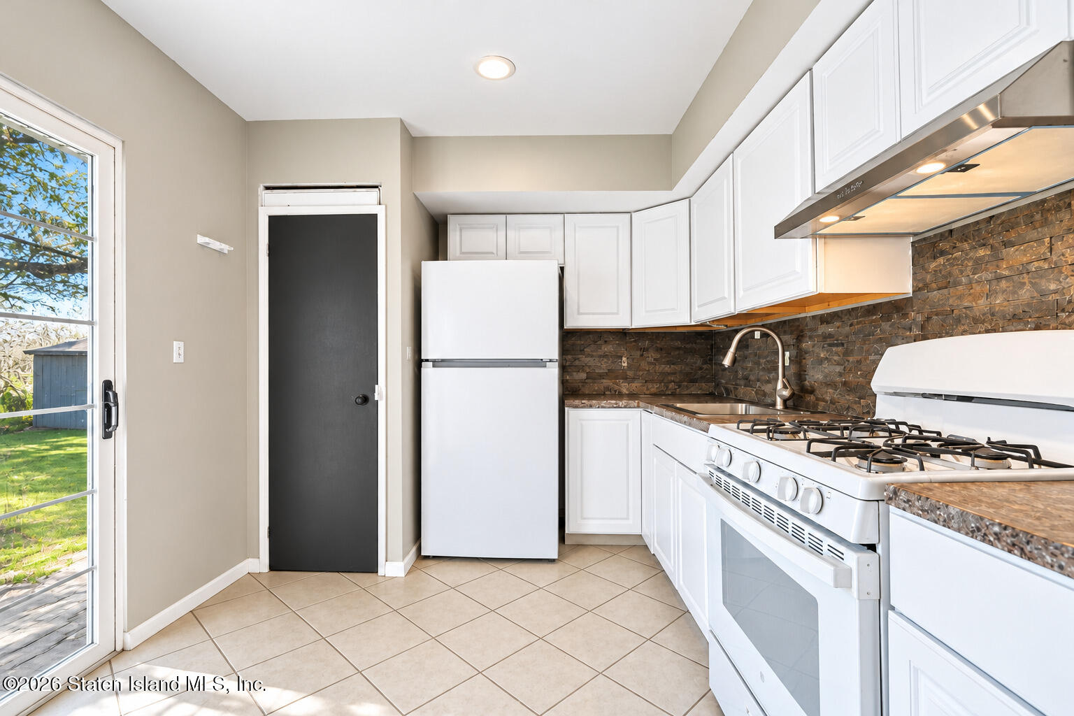 18 Betty Court Image 4