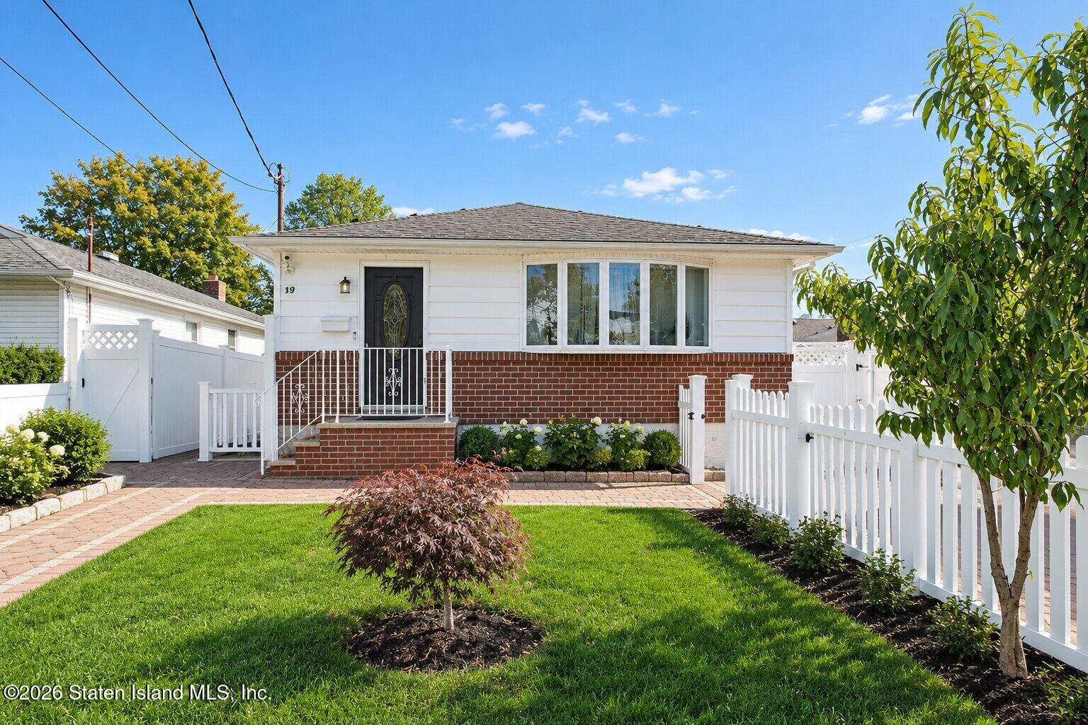 18 Zoe Street, Staten Island, NY, 10305