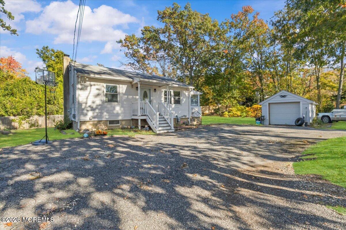 948 Round Avenue Image 3