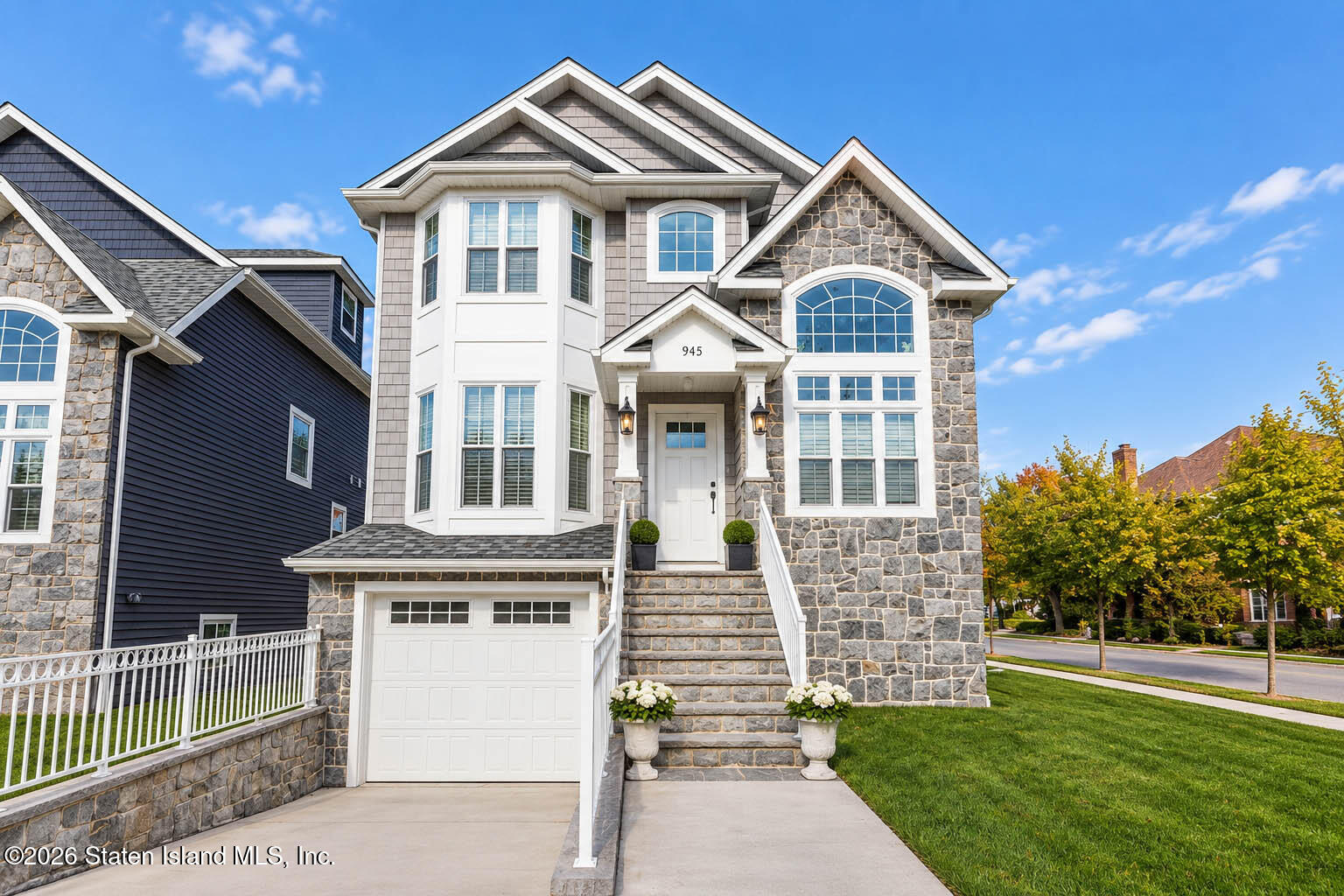 945 Ionia Avenue Image 2