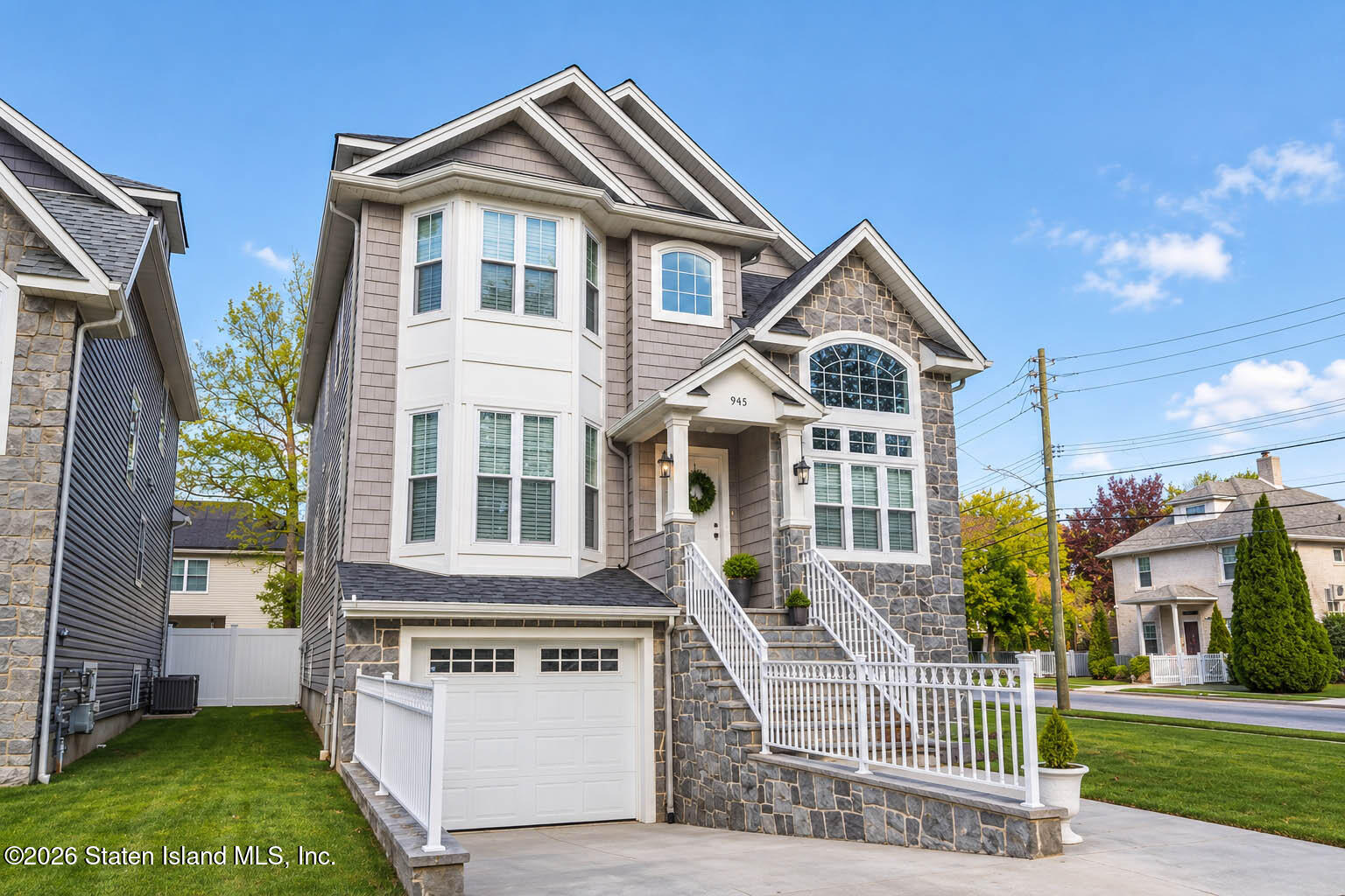 945 Ionia Avenue Image 3