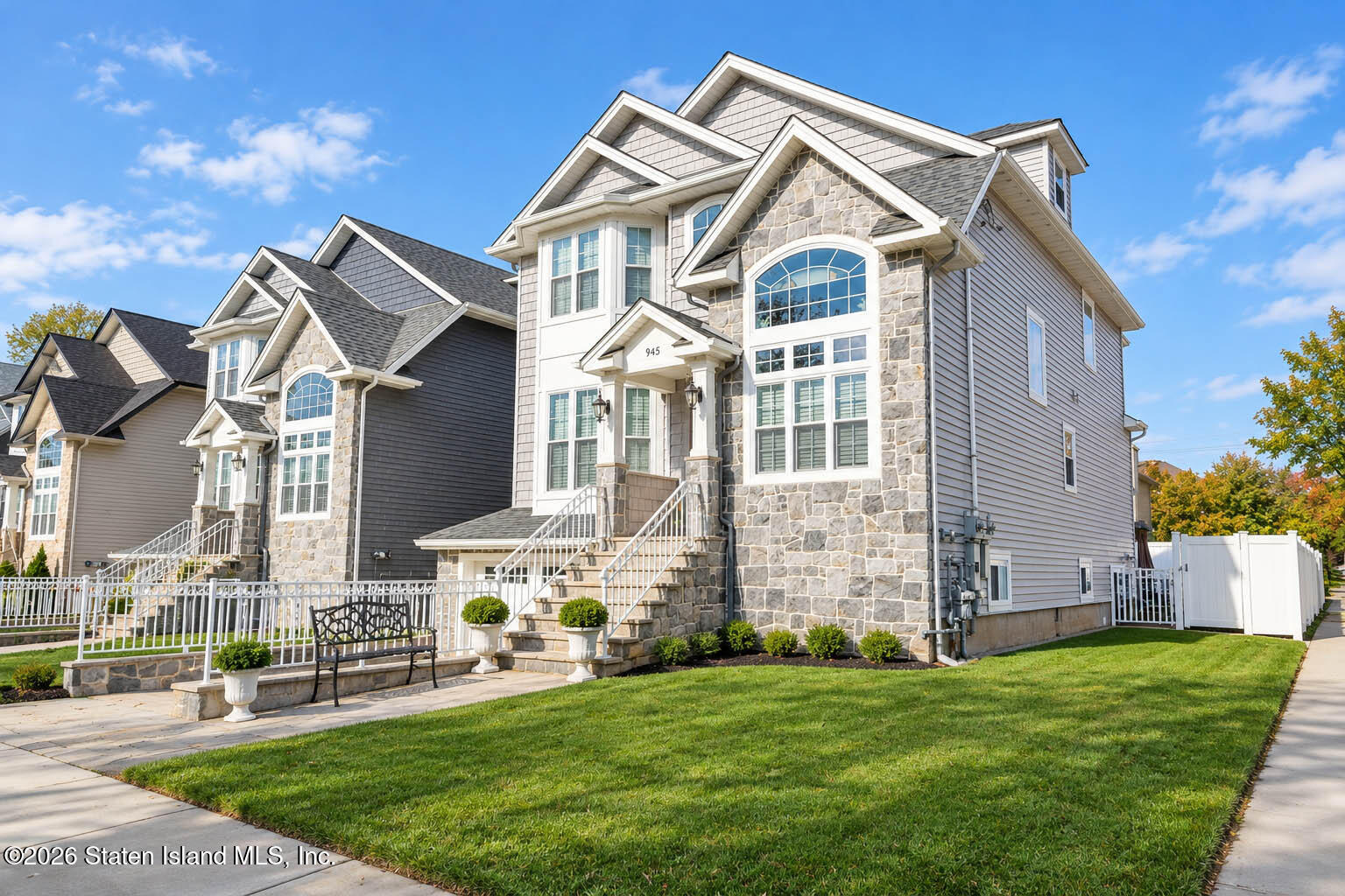 945 Ionia Avenue Image 4