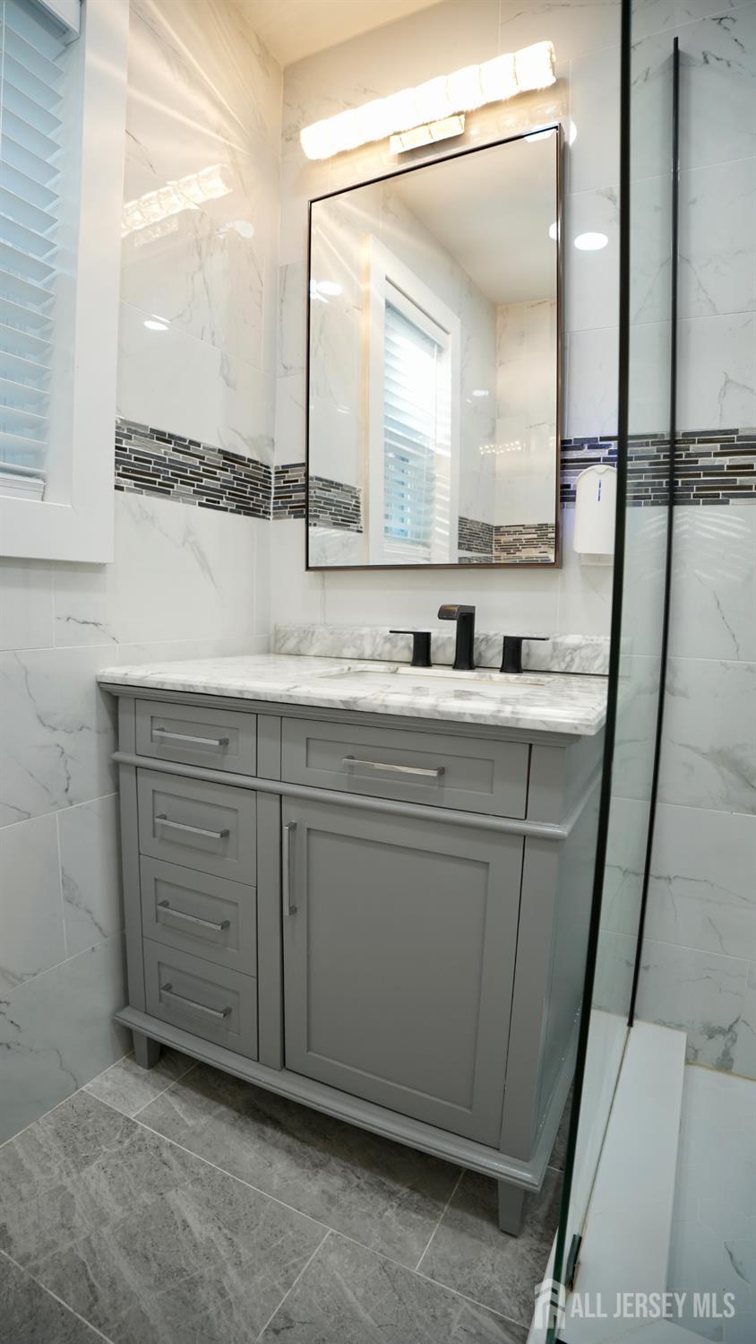 77 Douglas Street, Fords, NJ, 08863 image 12