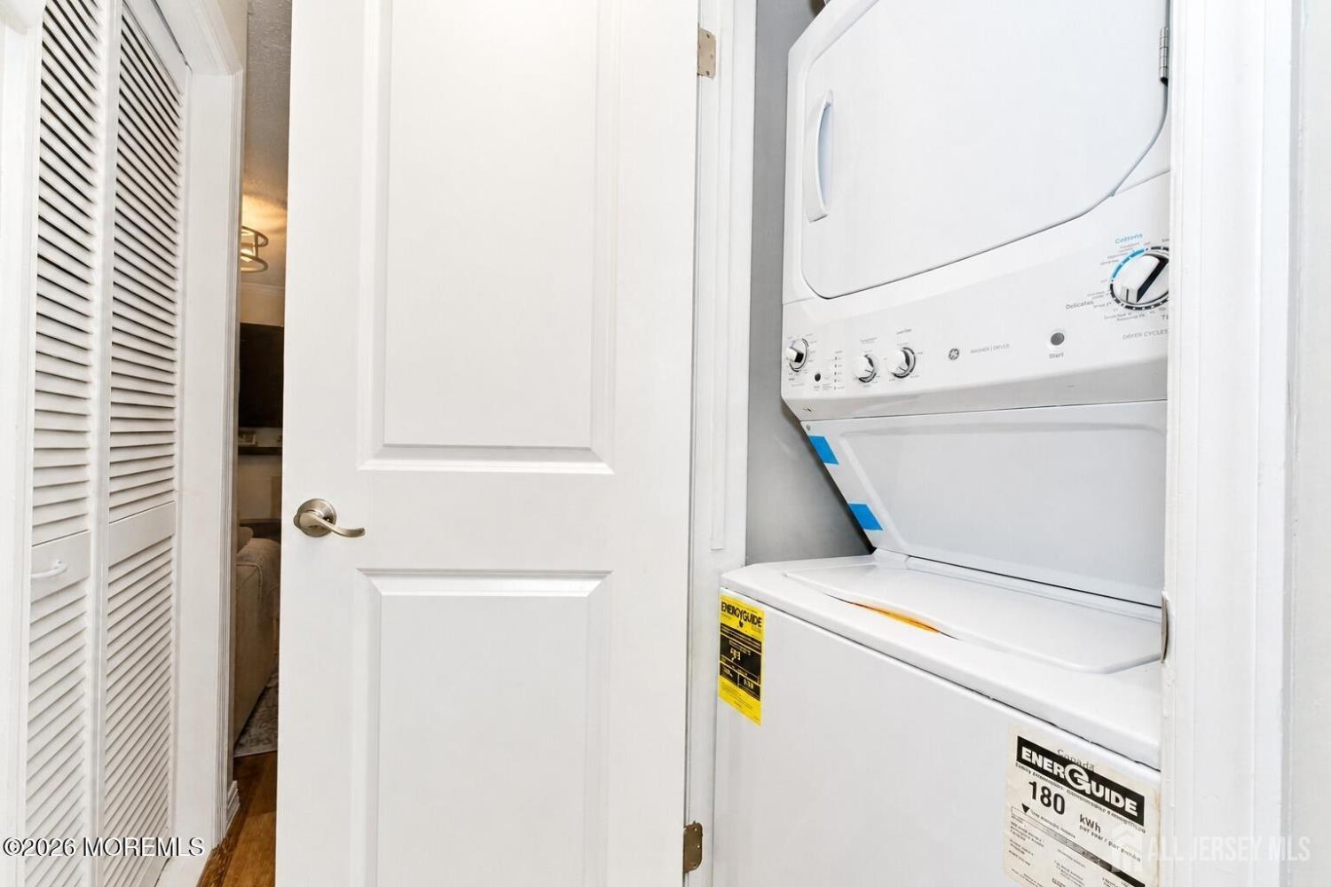 56 Farnham Square, Parlin, NJ, 08859 image 25