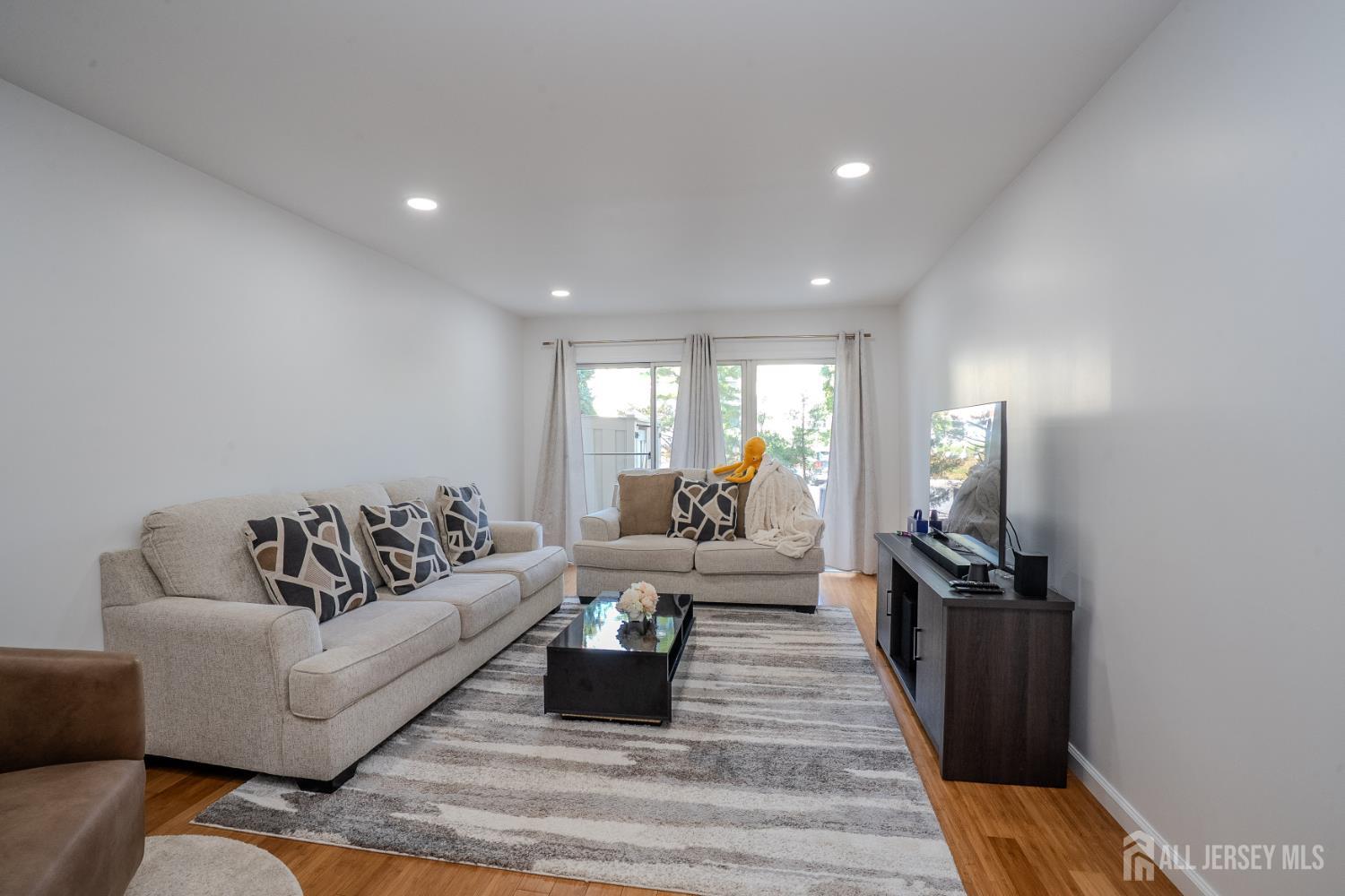 1088 Schmidt Lane, North Brunswick, NJ, 08902 image 7