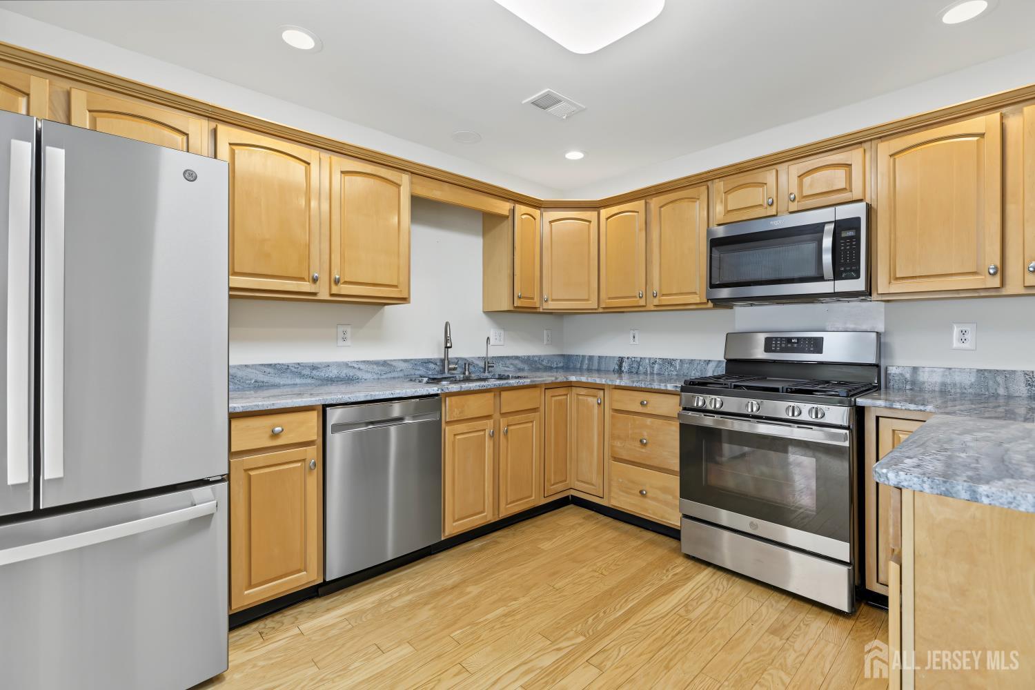 103 Creststone Circle, South Brunswick, NJ, 08540 image 23