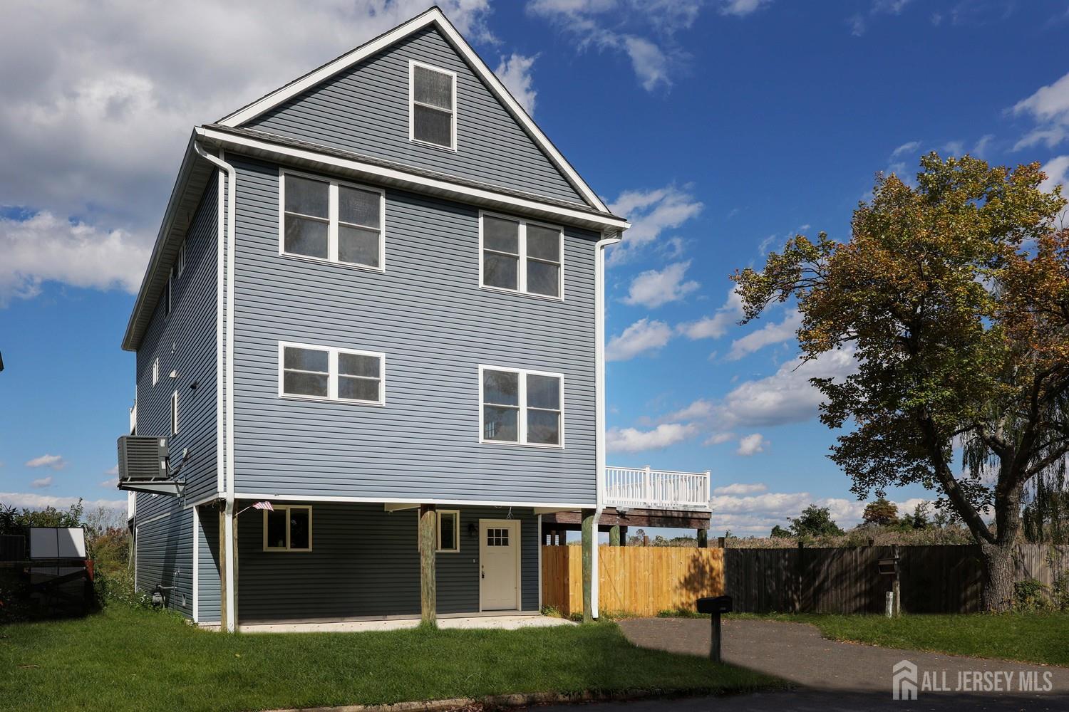 227 Bay Avenue Image 5