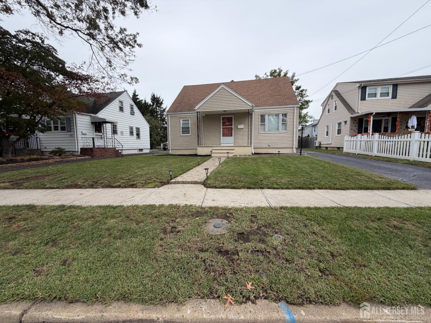 225 225 Harris Avenue Image 2