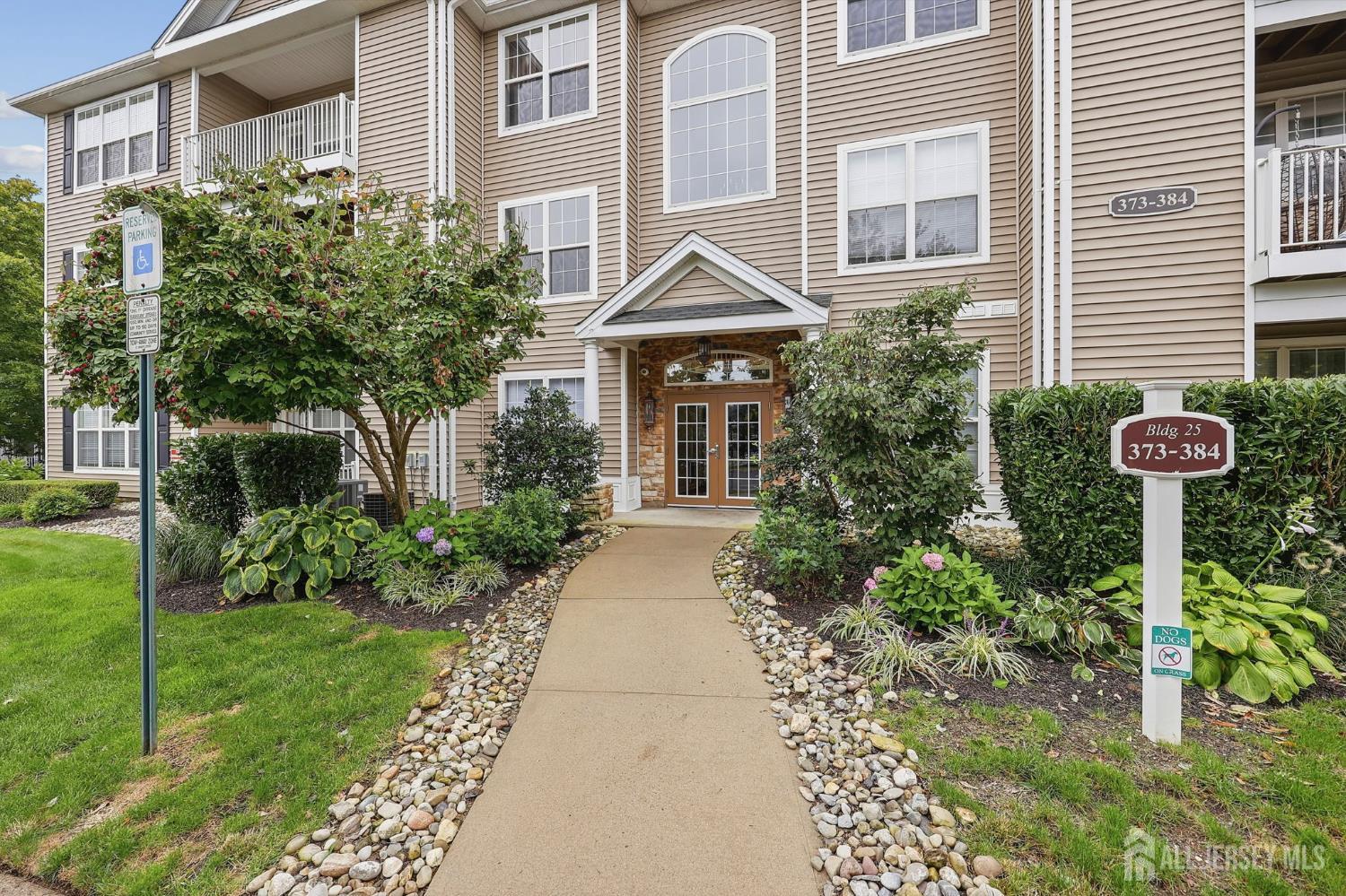 378 Saint Andrews Place Image 2