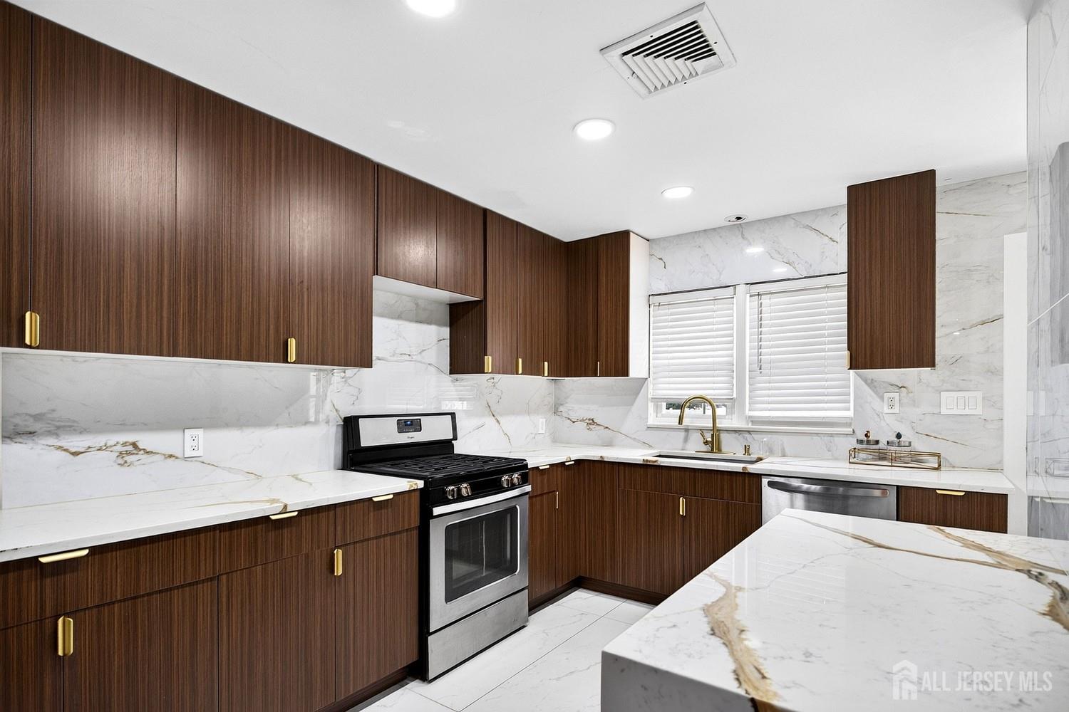 377 Westwood Avenue Image 2