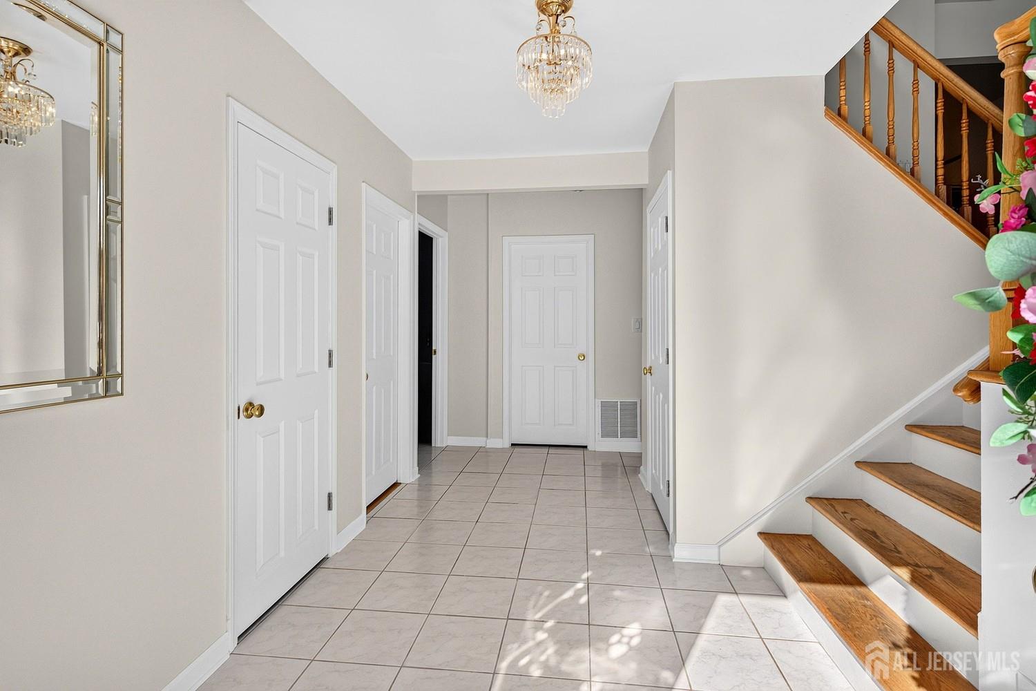 395 Cindy Street Image 3