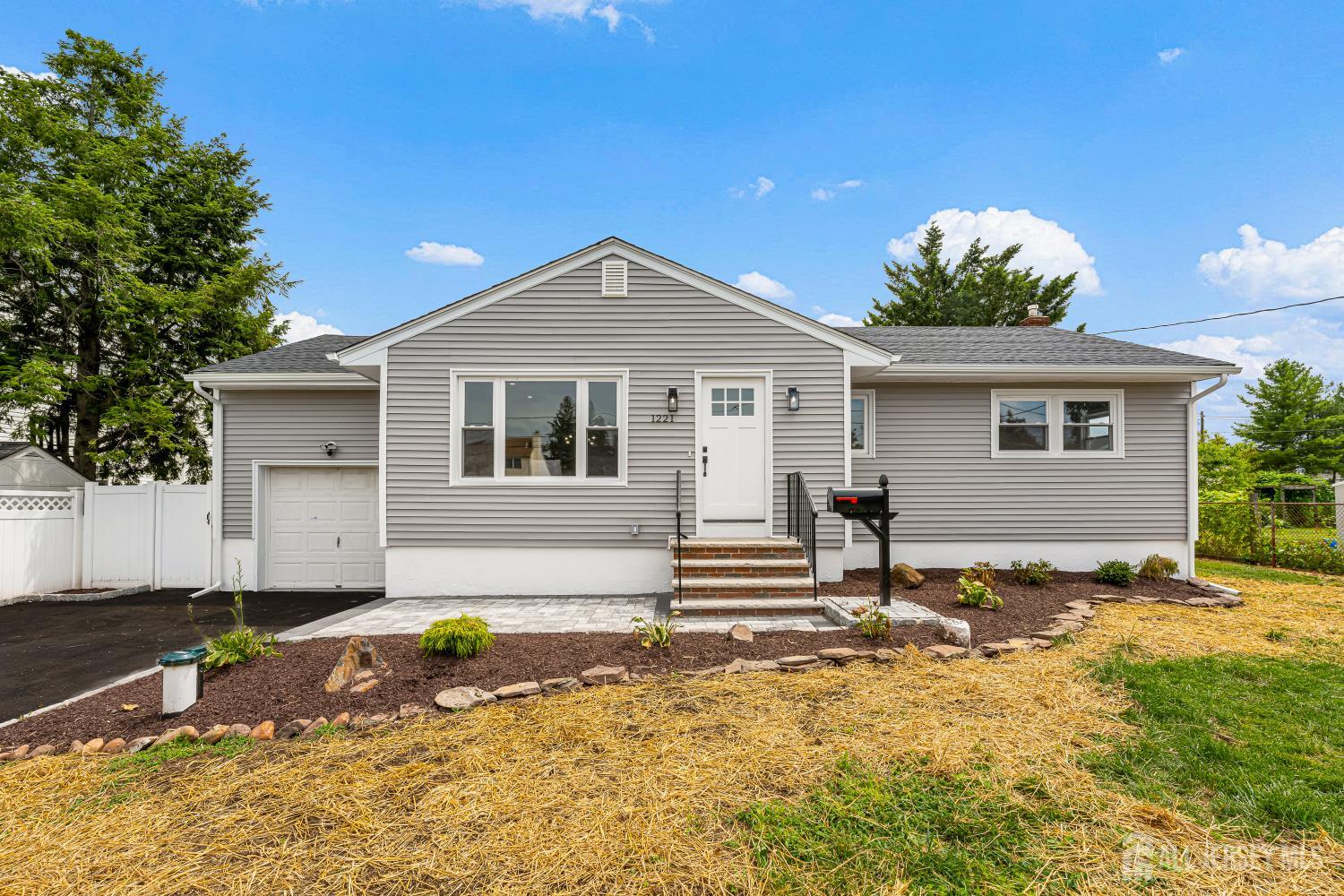 1221 Charter Street Image 2