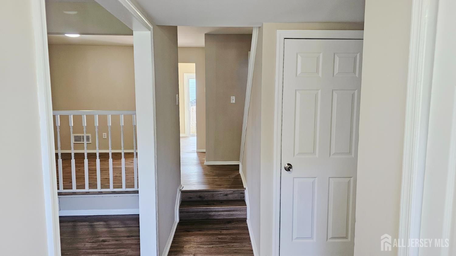 9 NW pinetree Court Image 3