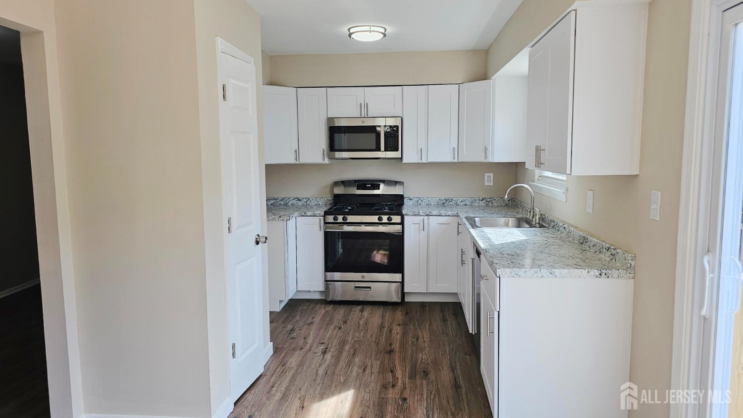 9 NW pinetree Court Image 4