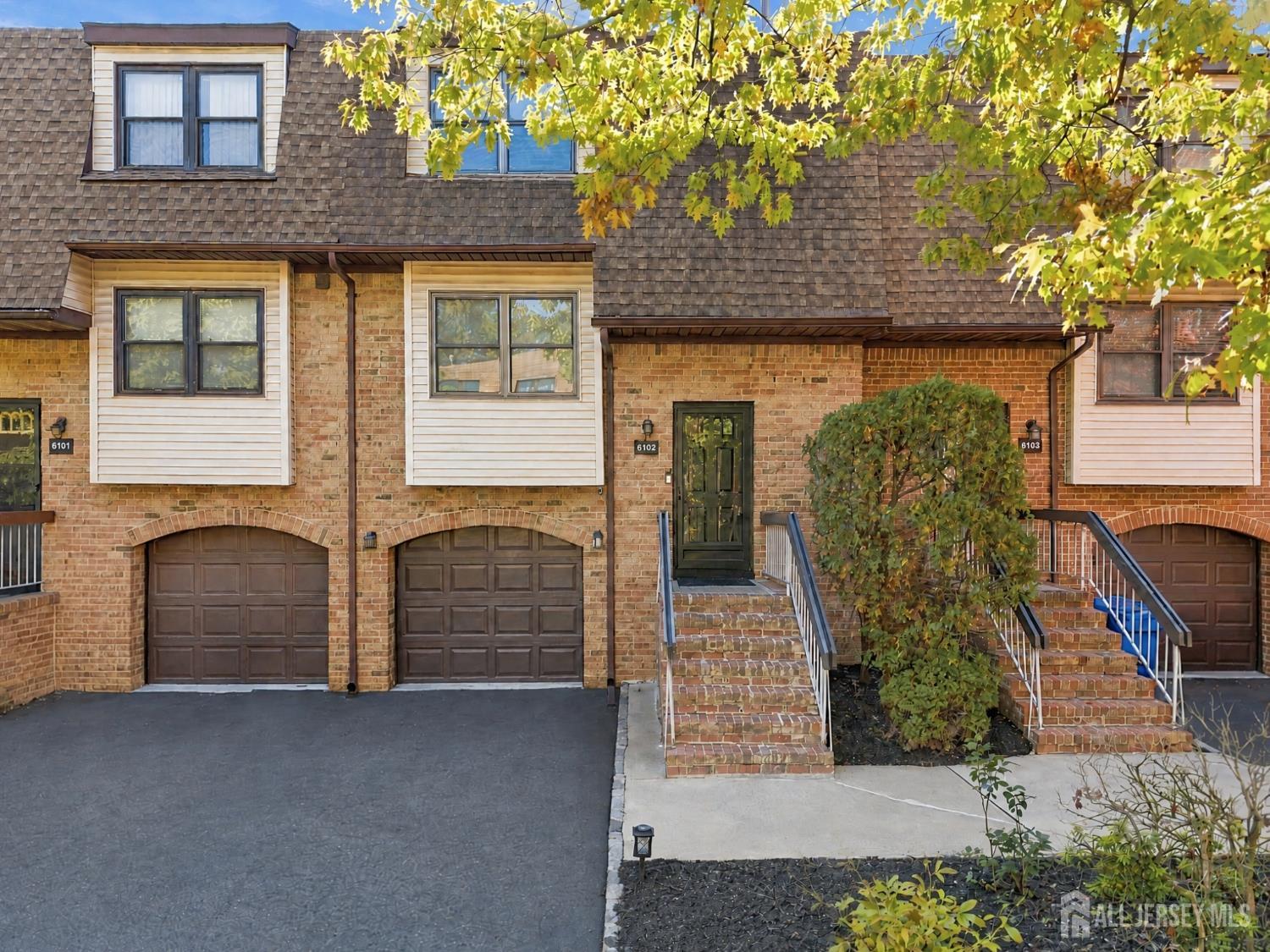 6102 N oaks Boulevard, North Brunswick, NJ, 08902