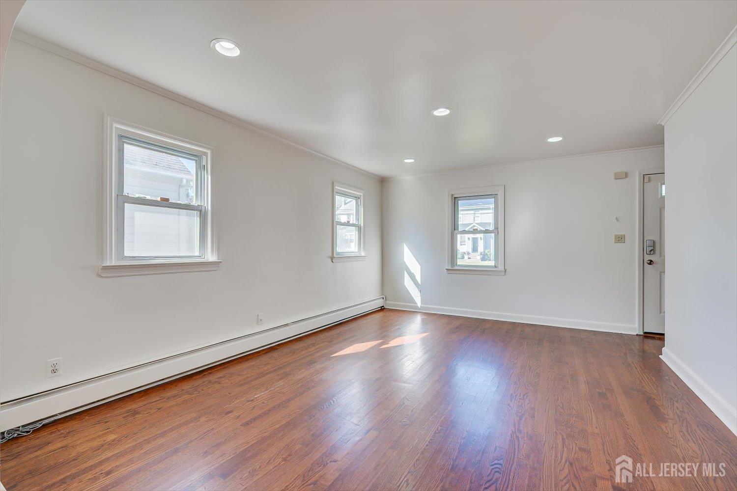 1071 Lorraine Avenue Image 5