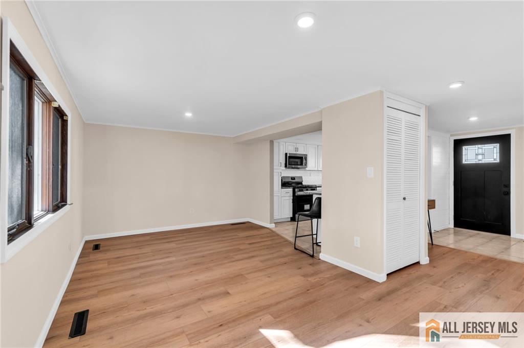 102 Avonridge Road Image 4