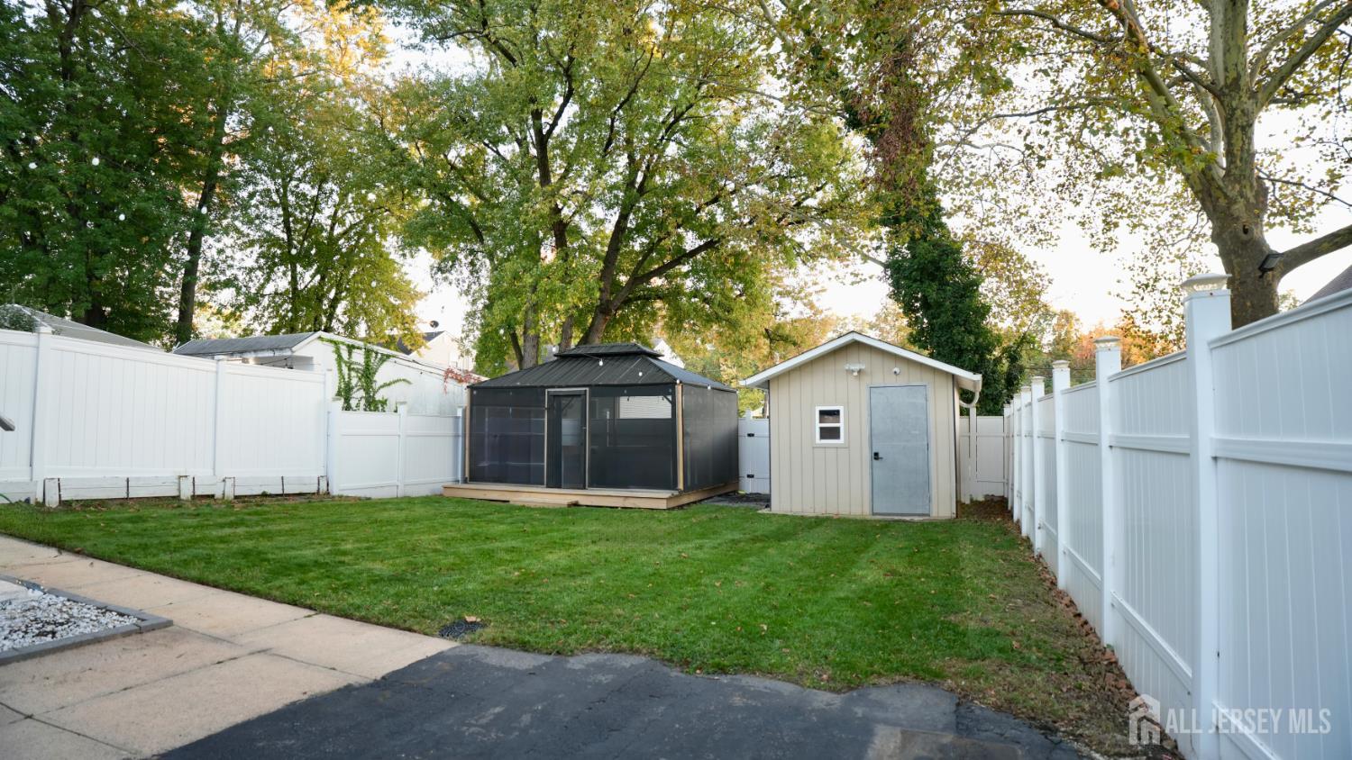 77 Douglas Street Image 2