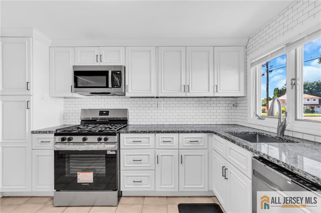 102 Avonridge Road Image 5