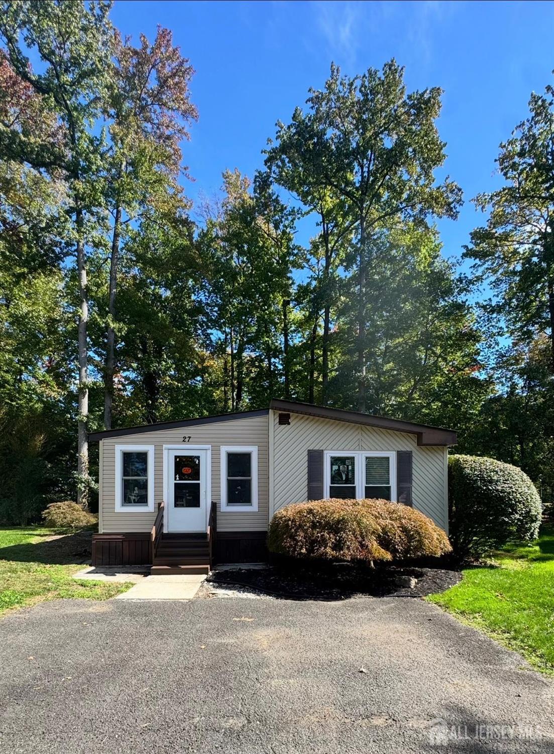 27 Hemming Way Drive, North Brunswick, NJ, 08902