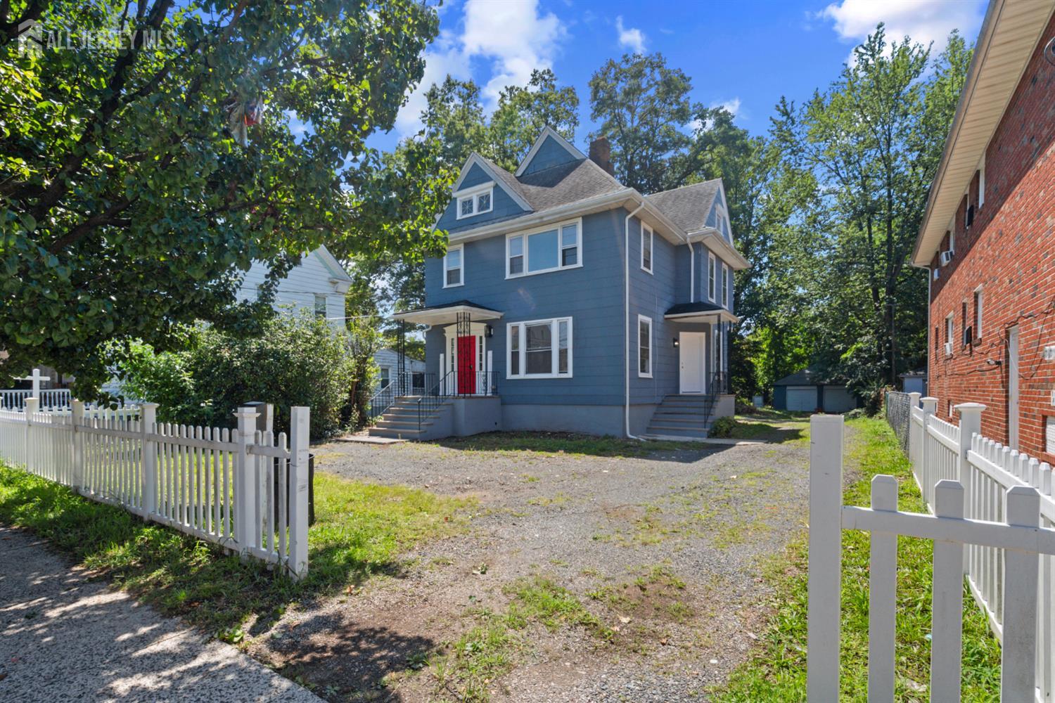 520 w Grand Avenue Image 3