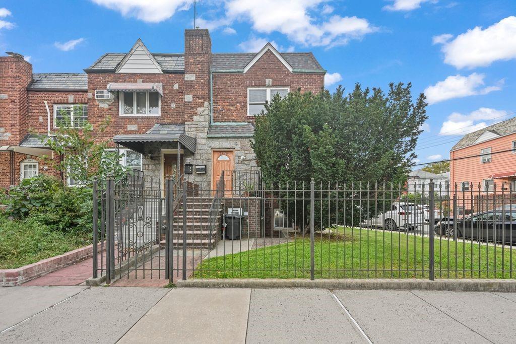 2136 East 28th Street Image 4