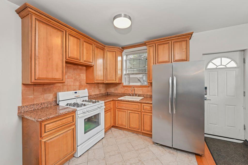 2136 East 28th Street, Brooklyn, New York, 11229 image 9