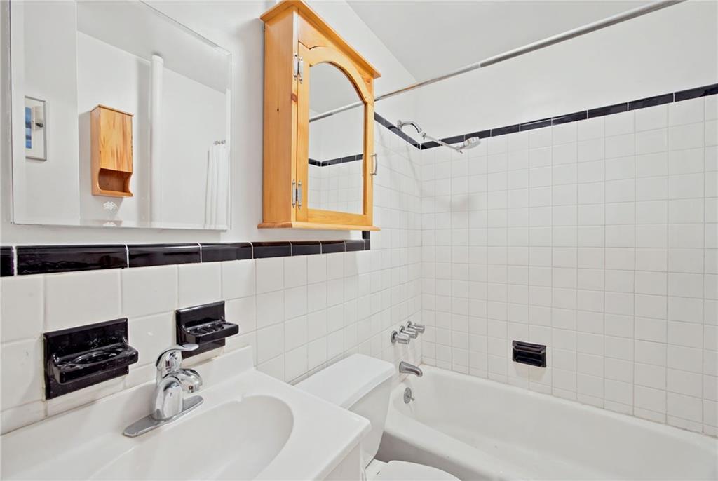 478 Sackett Street Image 5