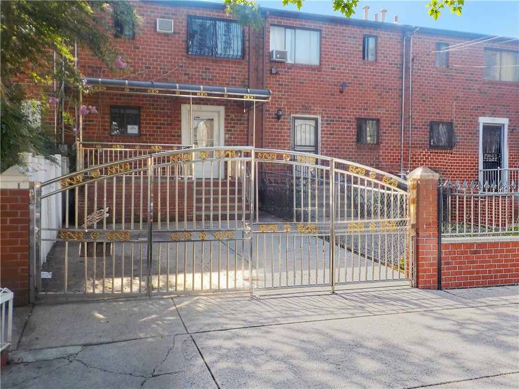582 Barbey Street Image 3
