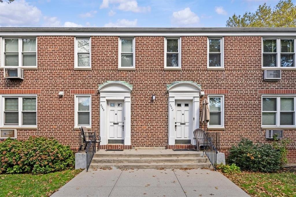 2043 East 58th Street 141E Image 2