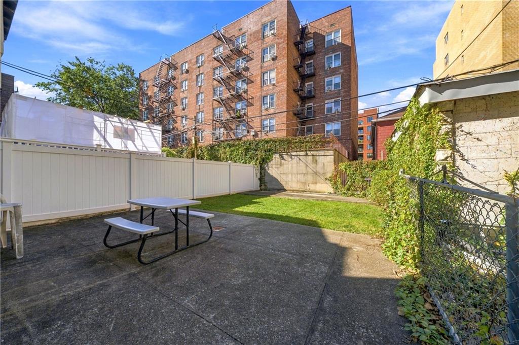 1638 East 21st Street Image 2