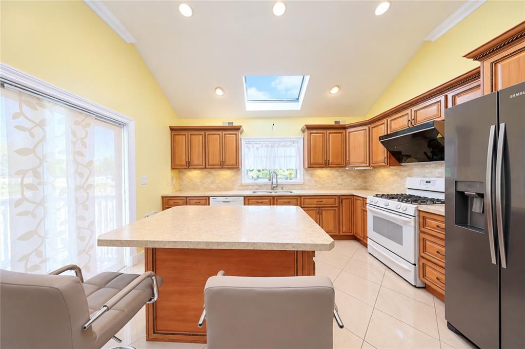 177 Benton Avenue, Staten  Island, New York, 10305 image 15
