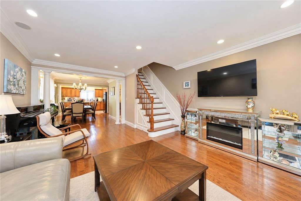 177 Benton Avenue Image 4