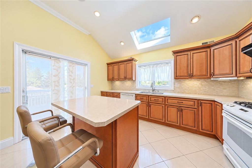 177 Benton Avenue, Staten  Island, New York, 10305 image 16