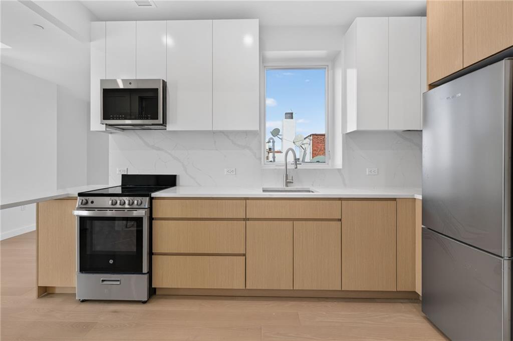 2183 Ocean Avenue 7E Image 2