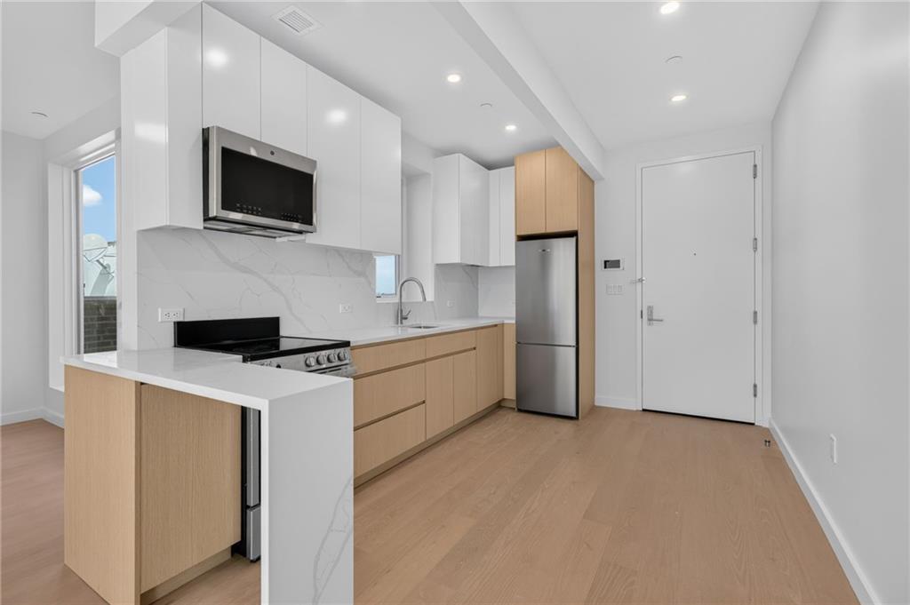 2183 Ocean Avenue 7E Image 3