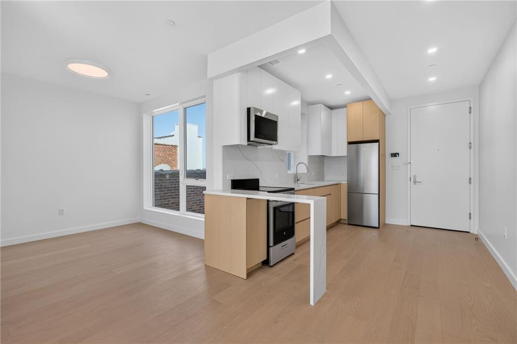 2183 Ocean Avenue 7E Image 4