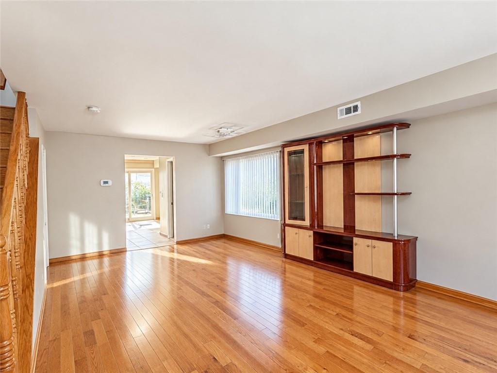 454 Raritan Avenue Image 3