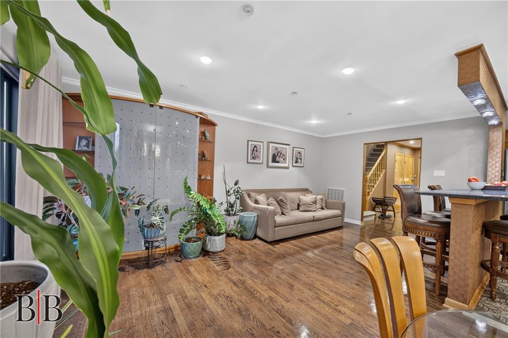 2078 Pearson Street Image 4