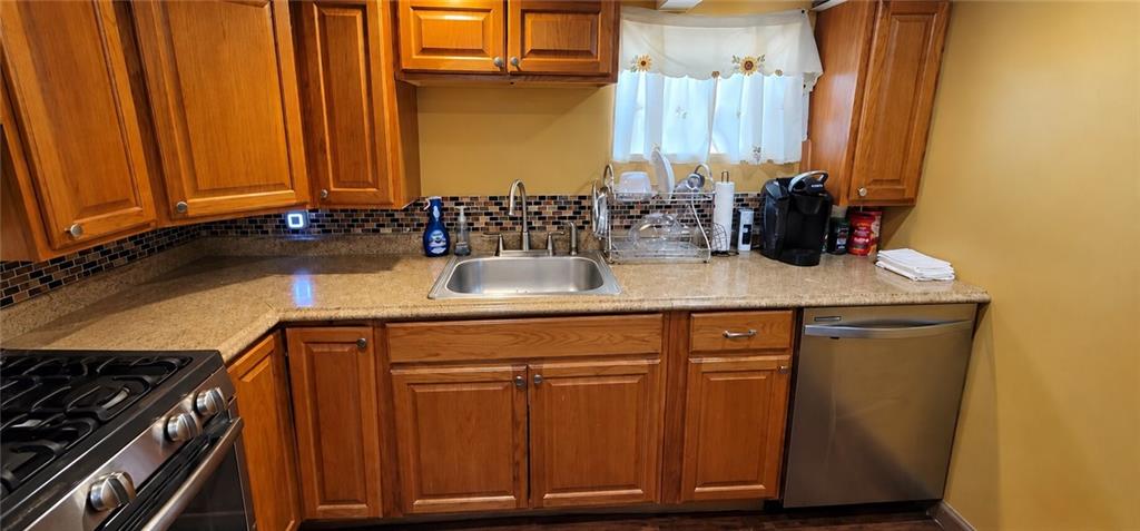 15 Eaton Court, Brooklyn, New York, 11229 image 8