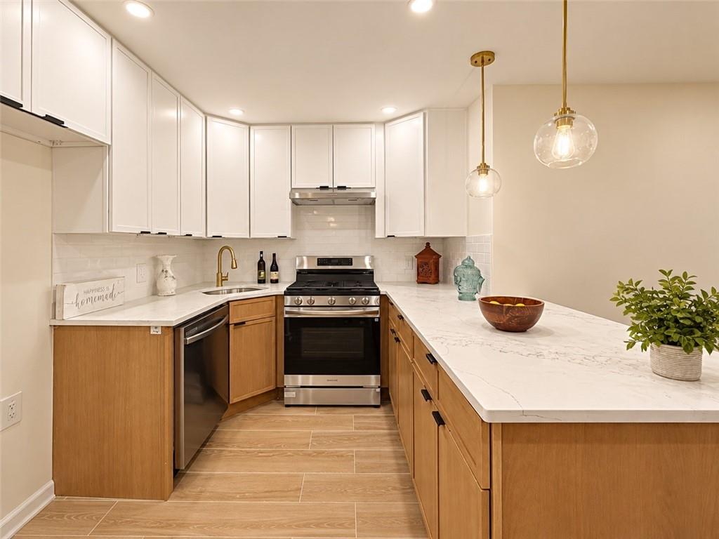 64 Timber Ridge Drive 64, Staten  Island, New York, 10306 image 22