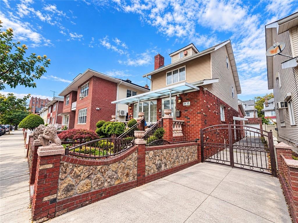 1935 80 Street Image 3