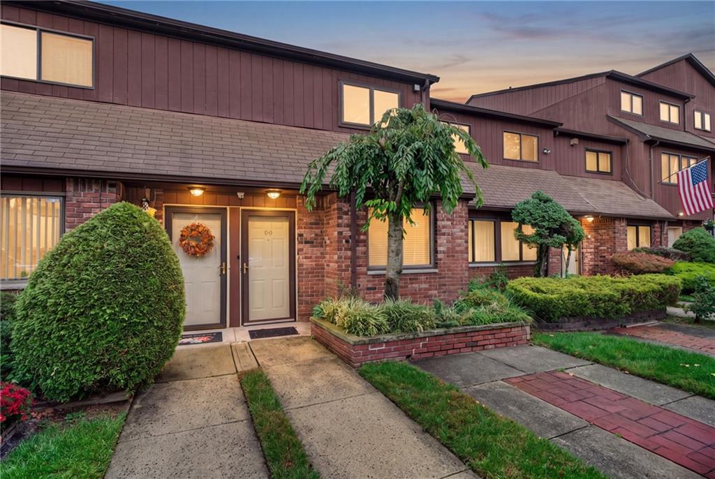 59 Stonegate Drive 1, Staten  Island, New York, 10304